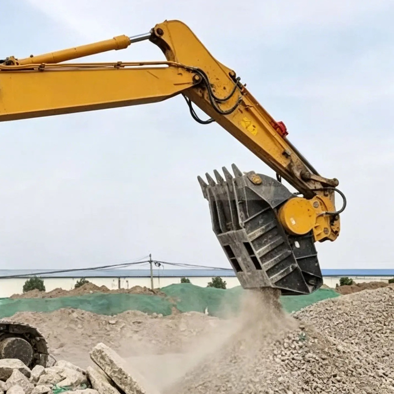 Heavy Equipment With Bucket - Caçamba Britadora Hidráulica para Escavadeira de
